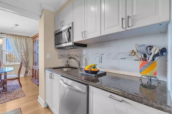 Bridgeport, CT 06604,2625 Park Avenue #12L