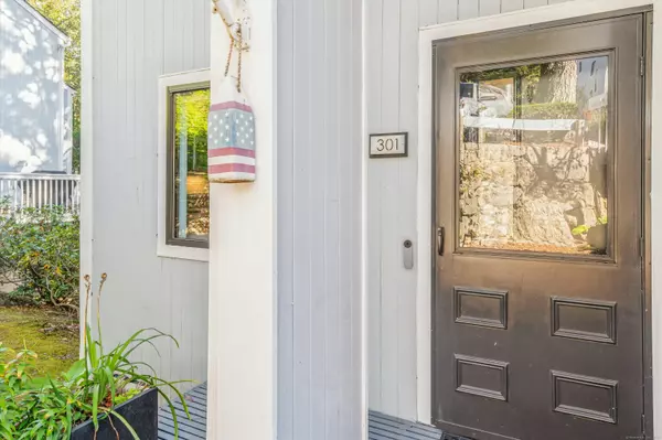 Greenwich, CT 06831,301 River West