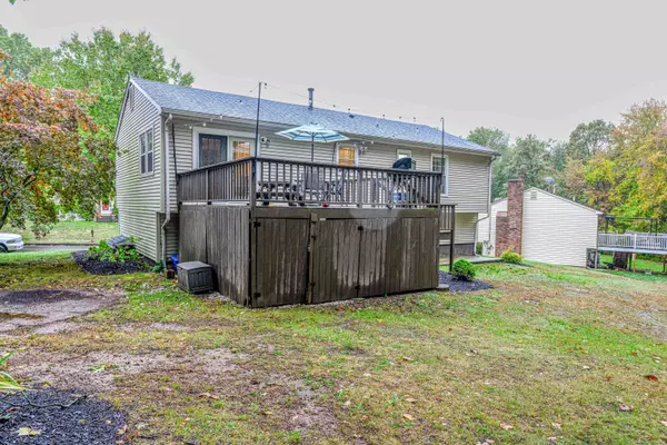 East Haven, CT 06513,13 Rabbit Rock Road