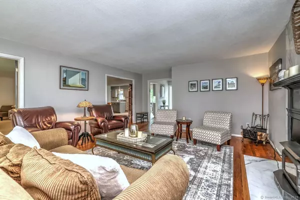 Orange, CT 06477,489 Carriage Drive