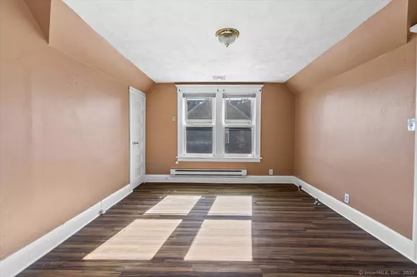 Bridgeport, CT 06604,737 Laurel Avenue ##3