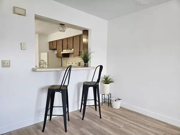 Waterbury, CT 06705,975 Meriden Road #APT 11