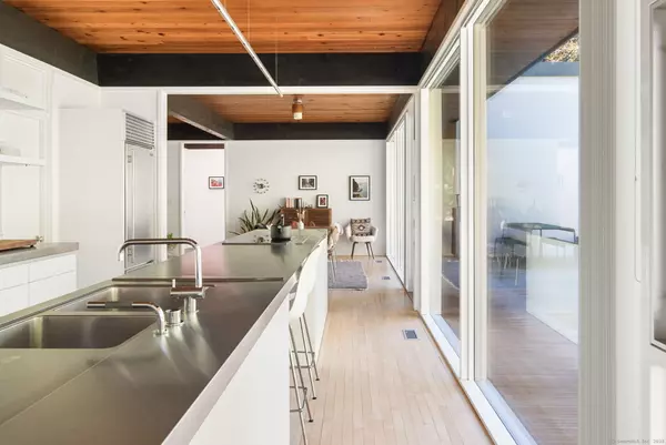 New Canaan, CT 06840,431 Valley Road