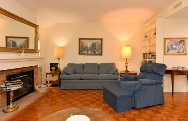 Southbury, CT 06488,69 Heritage Village #E