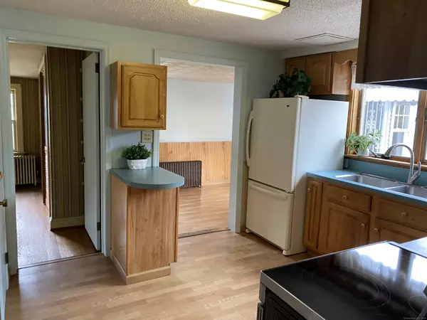 Manchester, CT 06040,21 St john Street