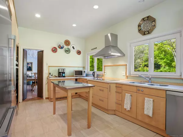 Stamford, CT 06903,27 Wellington Drive