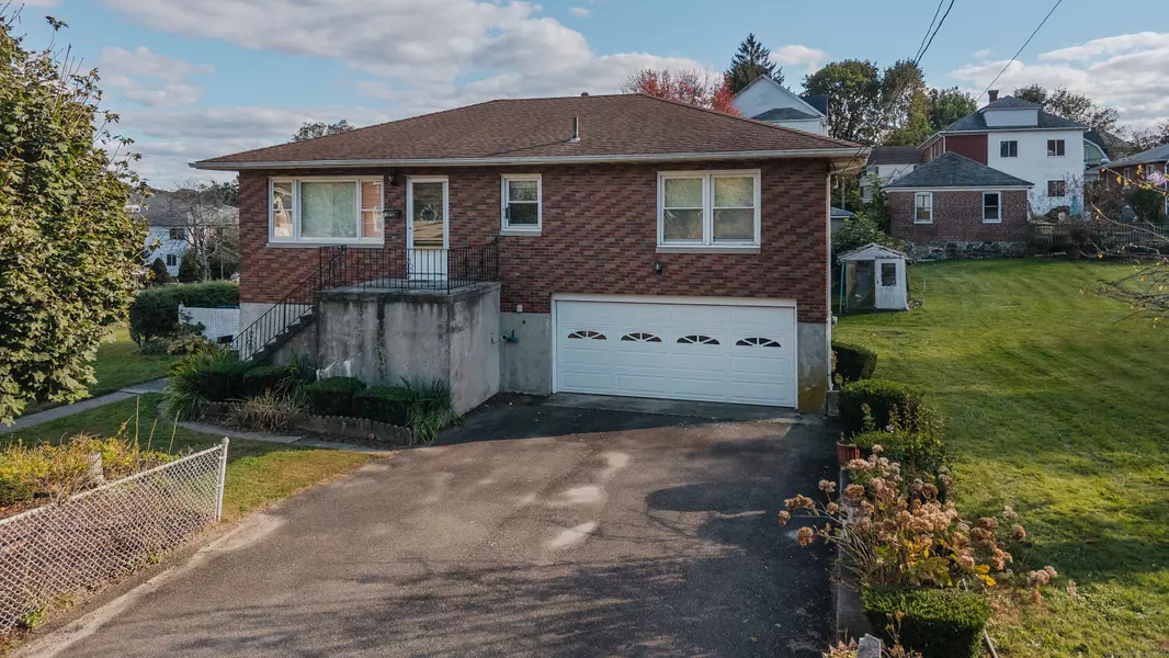 82 Hotchkiss Street, Waterbury, CT 06704