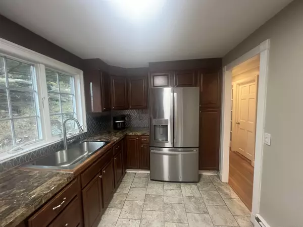 Bridgeport, CT 06606,25 Grey Rock Road