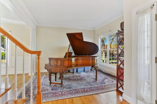 Norwalk, CT 06850,31 June Avenue