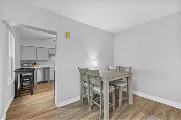 Bridgeport, CT 06605,115 Harborview Avenue #1st