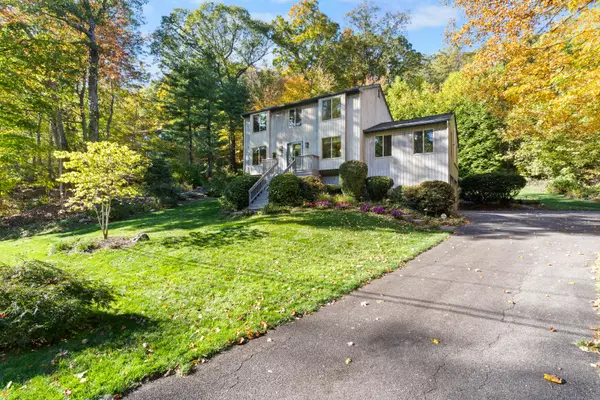 35 Mustang Drive, Shelton, CT 06484