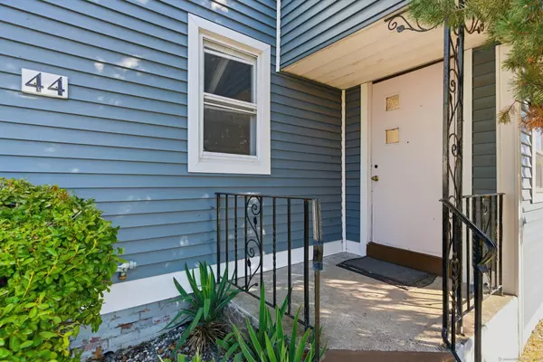 44 East Cedar Street, Newington, CT 06111