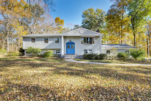 54 Coachlamp Lane, Guilford, CT 06437