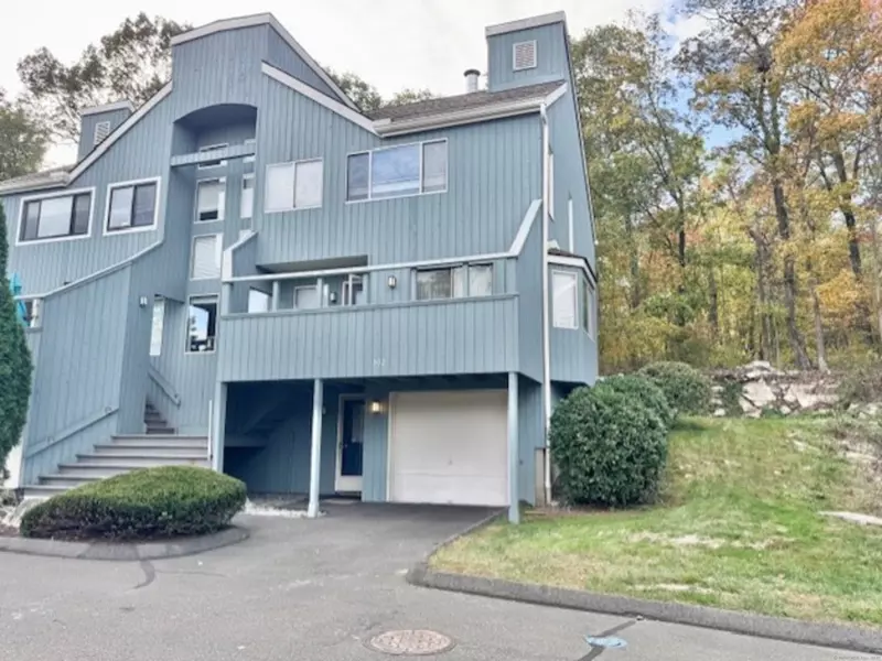 302 Pheasant Glen #302, Shelton, CT 06484