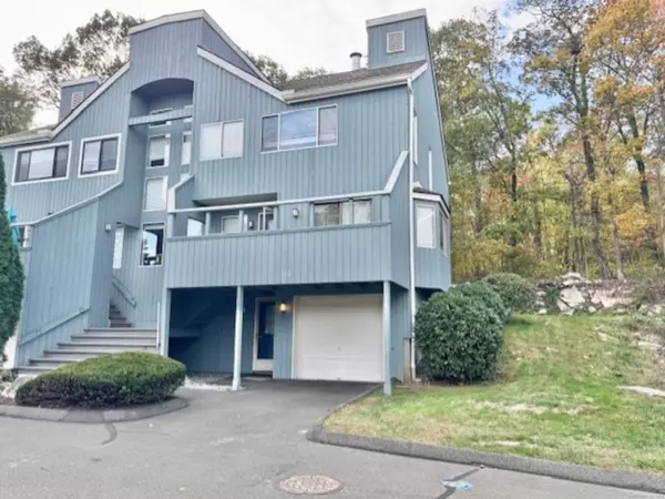 302 Pheasant Glen #302, Shelton, CT 06484