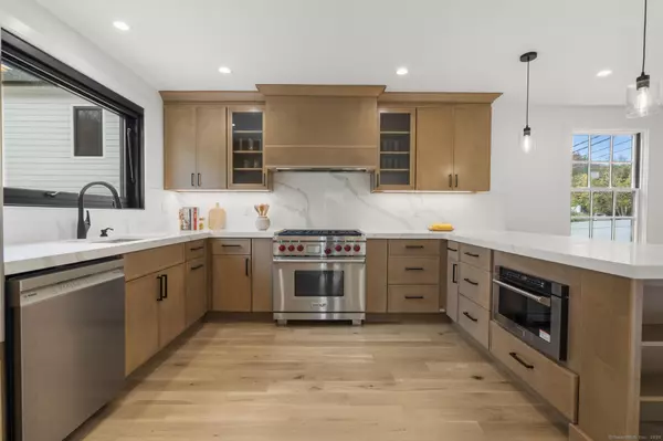 Greenwich, CT 06870,18 Sound Beach Avenue