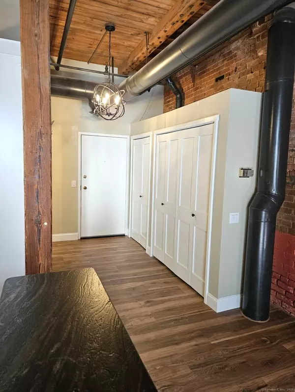 Deep River, CT 06417,92 Main Street #Apt 101