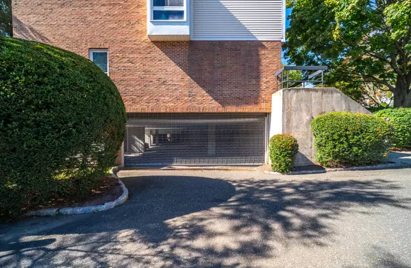 Stamford, CT 06902,109 Highland Road #109