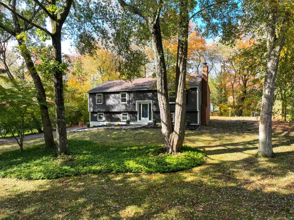 Madison, CT 06443,9 Old Farms Road