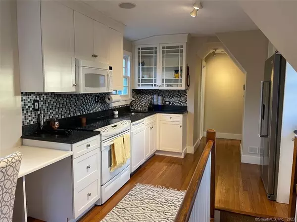 West Hartford, CT 06117,4 Sycamore Lane