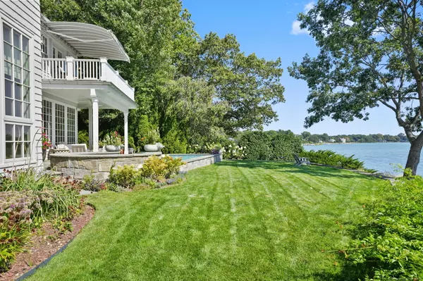 Darien, CT 06820,19 Weeds Landing