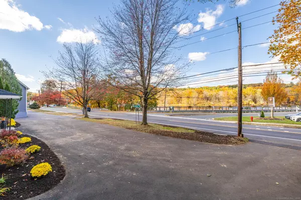 Canton, CT 06019,9 Maple Avenue