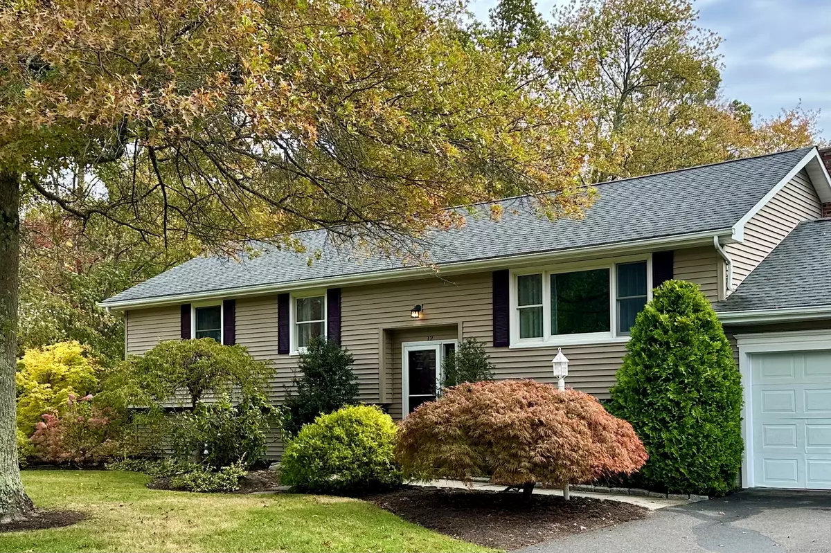 New Milford, CT 06776,12 Round Table Road