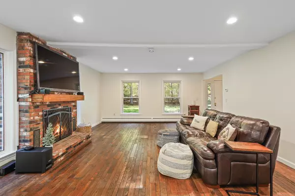 Brookfield, CT 06804,19 Kimberly Drive