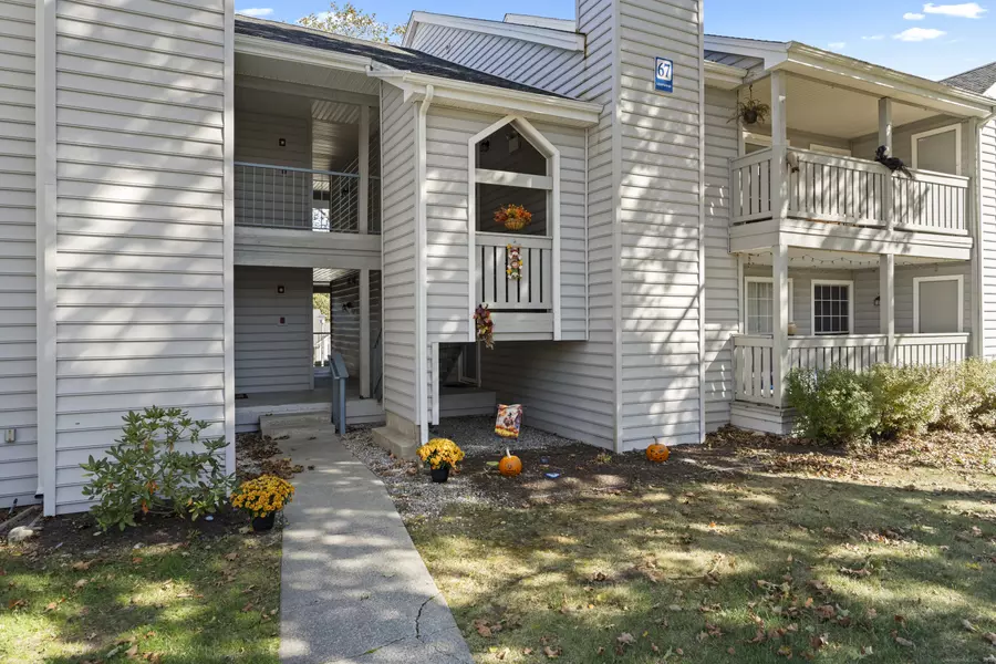 67 Leafwood Lane #APT 252, Groton, CT 06340