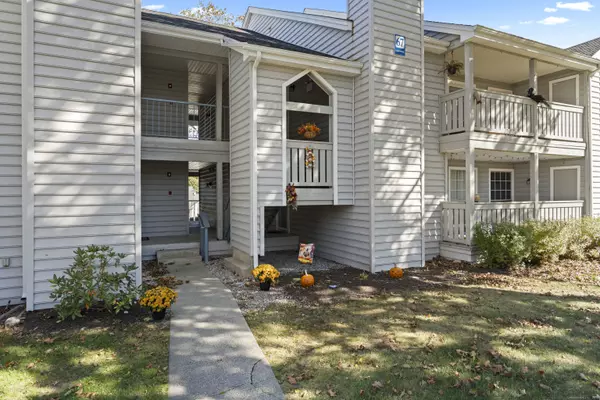 67 Leafwood Lane #APT 252, Groton, CT 06340