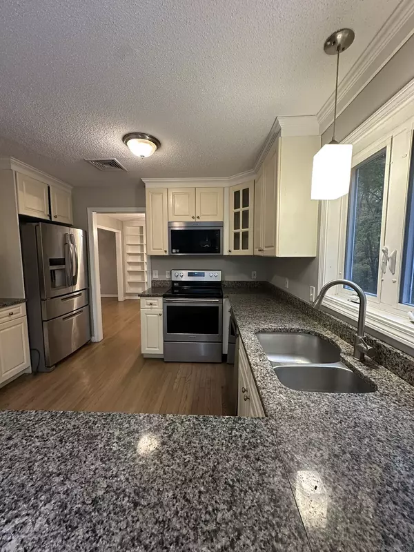 Bloomfield, CT 06002,2 Croydon Drive