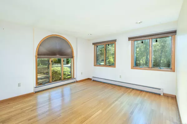 Bolton, CT 06043,26 Enrico Road