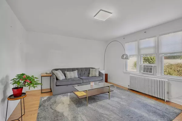 Hamden, CT 06514,21 Roosevelt Street