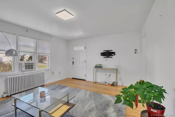 Hamden, CT 06514,21 Roosevelt Street