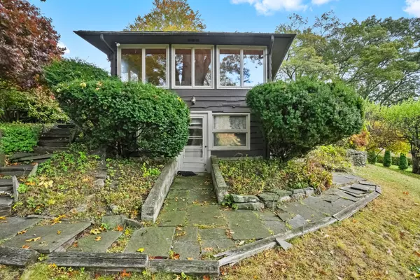 New Milford, CT 06776,4 Beachside Drive