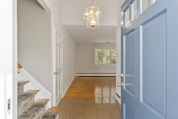 Greenwich, CT 06831,15 Walker Court