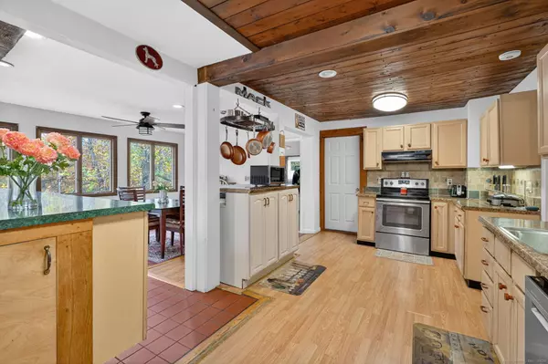 East Hampton, CT 06424,17 Bevin Boulevard