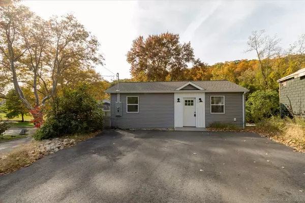 Deep River, CT 06417,11 Winter Avenue