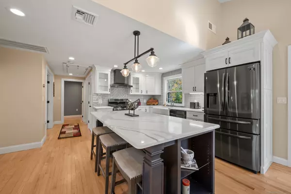 Marlborough, CT 06447,11 Caffyn Drive