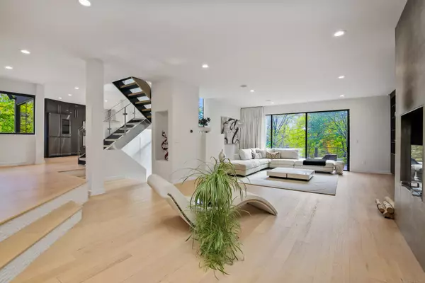 Stamford, CT 06903,210 Red Fox Road