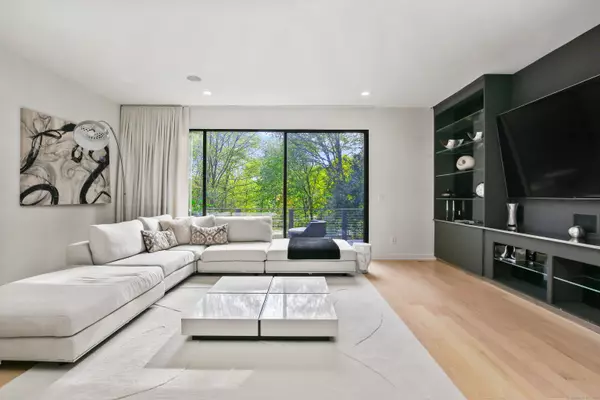 Stamford, CT 06903,210 Red Fox Road