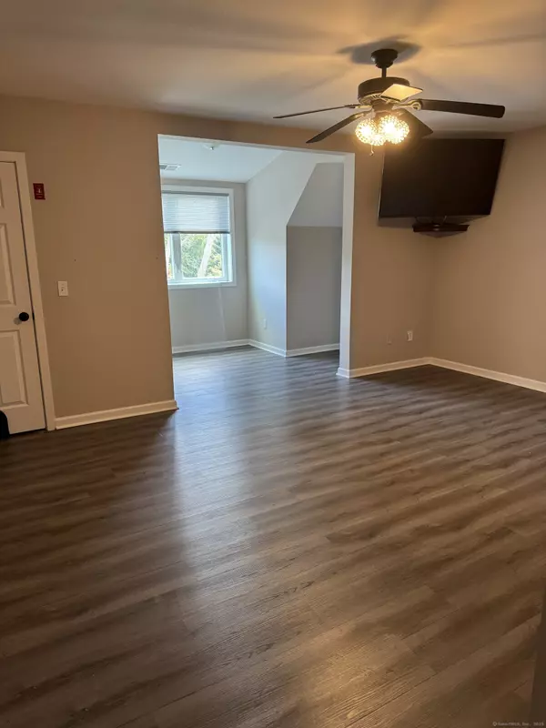 Milford, CT 06460,255 Cherry Street #E