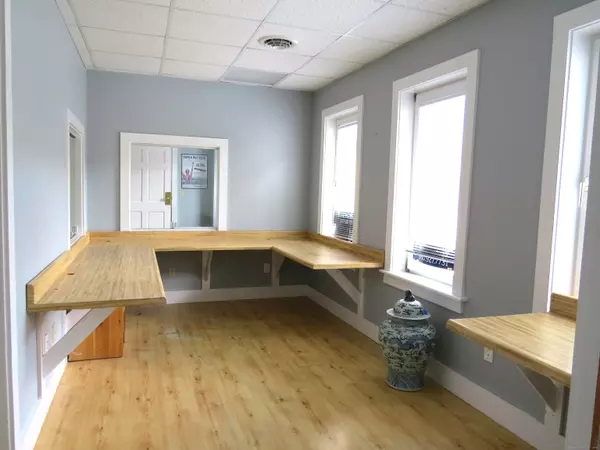 Kent, CT 06757,27 North Main Street #7A