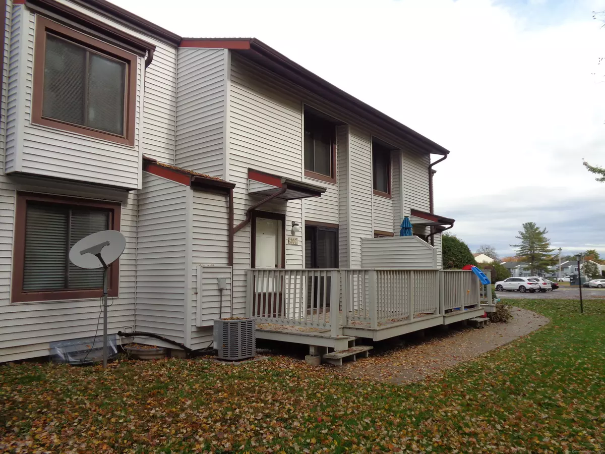 Newington, CT 06111,207 Cottonwood Road #207