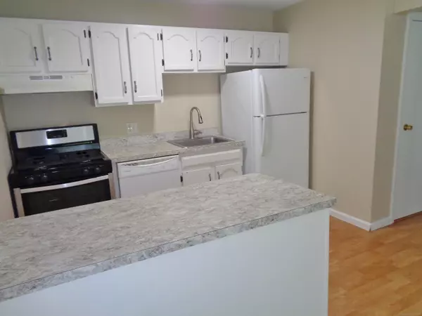 Newington, CT 06111,207 Cottonwood Road #207