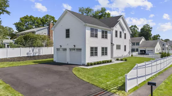 Fairfield, CT 06824,15 Barton Road