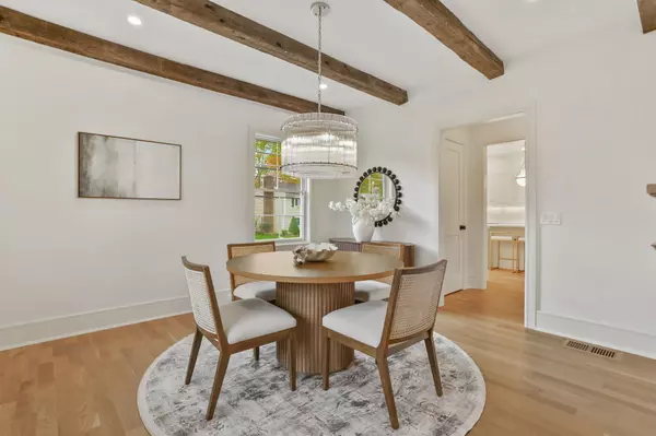 Fairfield, CT 06824,15 Barton Road