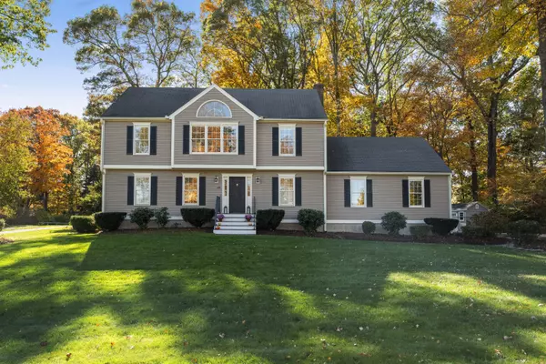 49 Riverside Drive, Branford, CT 06405