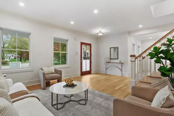 Fairfield, CT 06824,45 Robin Circle