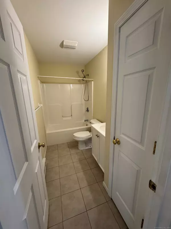 New Haven, CT 06513,35 Warwick Street #7